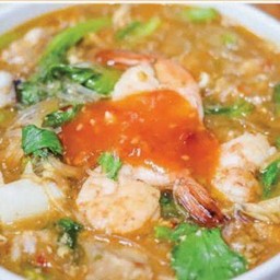 สุกี้   ( กุ้ง  กับ ปลาหมึก ) น้ำ / แห้ง