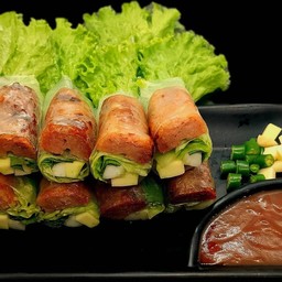 แหนมเนืองโรล  8 คำ