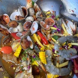 ยำหอยแครง ปูม้า กุ้งสด