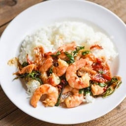 ข้าวกะเพรากุ้ง