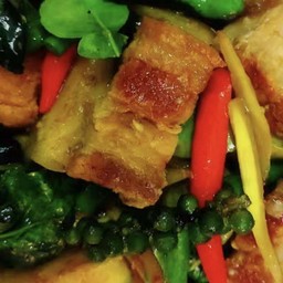 หมูกรอบเจผัดฉ่า