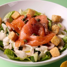 สลัดแซลมอนรมควัน