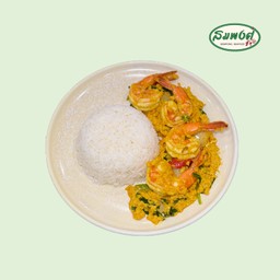 กุ้งผัดผงกระหรี่ราดข้าว