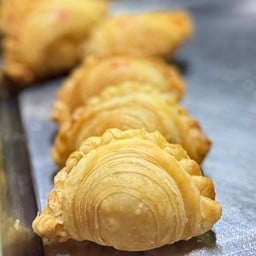 มั่งมี กระหรี่ปั๊บโฮมเมด