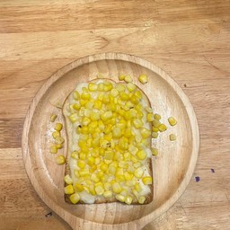 ปังข้าวโพดชีส Corn Cheese Butter Toast