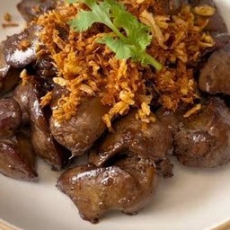 ชุดตับไก่ทอด+ข้าวเหนียว+น้ำพริกหนุ่ม+ผักสด