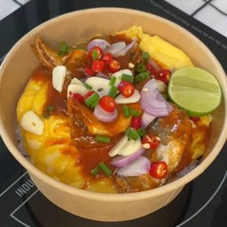 ข้าวไข่ข้นยําปลากระป๋อง