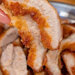 คอหมูทอดเกลือ + ข้าวเหนียว