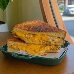 Sandwich Tuna Melk (แซนวิชทูน่าเมลท์)