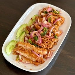 ไก่กรอบยำแซ่บ