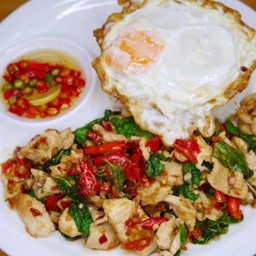 ข้าวหน้ากระเพราไก่+ไข่ดาว(พิเศษ