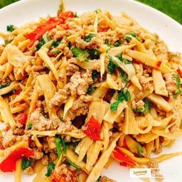 กนะเพราหน่อไม้ใส่หมูสับ