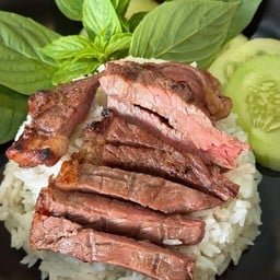 ข้าวหน้าเนื้อย่าง