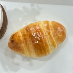 ขนมปังเกลือ (ชิโอะปัง) ปั้นใหม่ อบสด