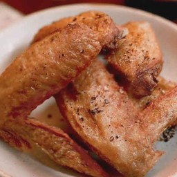 ปีกปลายทอดน้ำปลา 4 ชิ้น