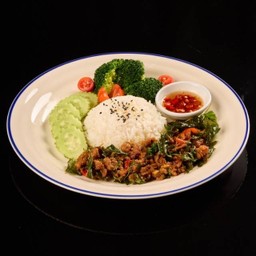 ผัดกะเพราหมูสับราดข้าว