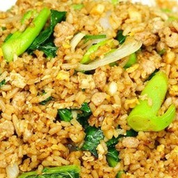 ข้าวผัดหมูสับใส่ไข่