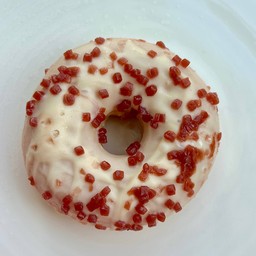 สตอเบอรี่โดนัท