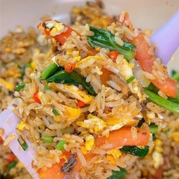ข้าวผัดไข่ปลากระป๋อง