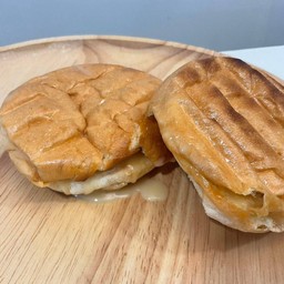 ขนมปังปิ้ง เนยนม