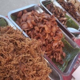 ข้าวเหนียวหมู ตลาดปูเลย มะเขือแจ้ เมือง ลำพูน