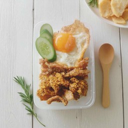 หมูทอดกระเทียมราดข้าว