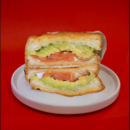 Smoked Salmon and Avocado Crunch Sandwich (ครันช์ แซนวิช แซลมอนรมควัน อะโวคาโด)