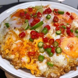 ไข่ดาว กุ้ง คั่วกระเทียม ราดข้าว แช่บ