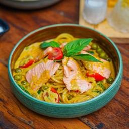 สปาเก็ตตี้ผัดเขียวหวานกุ้งหมึก  三文鱼/ 鲑鱼