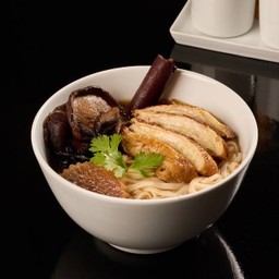 ก๋วยเตี๋ยวไก่ตุ๋น