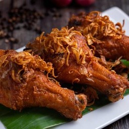 น่องไก่ทอดชิ้นละ35บาท