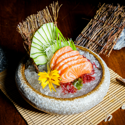 Salmon sashimiแซลม่อนซาซิมิ