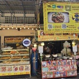 ก๋วยเตี๋ยวหลอดเจ เจ้าเก่า ตลาดน้อย 40ปี  by อาม่าประไพ ตลาดน้อย