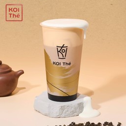 ชาอู่หลงคั่วเข้ม ท็อปด้วยครีมนมสด แบบยกดื่ม