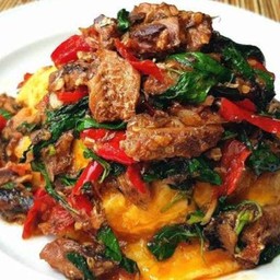 ข้าวหน้าไข่ข้นผัดโหระพาปลากระป๋อง