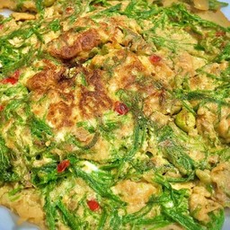 ข้าวหน้าไข่เจียวชะอมหมูสับใส่พริก