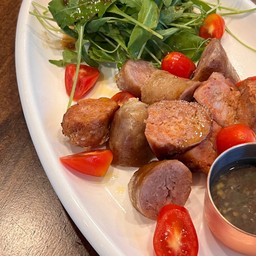 Grilled Italian Sausage with Rocket Salad