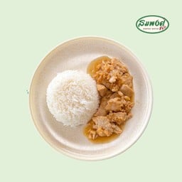 ผัดกระเทียมราดข้าว