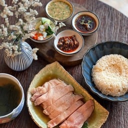 ข้าวมันไก่ 3ชาติ