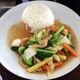 ผัดผักรวมเจ ราดข้าว