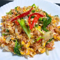 แหนมผัดไข่ ราดข้าว