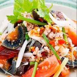 ยำหมูสับไข่เยี่ยวม้า