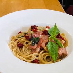 สปาเกตตี้เบค่อนผัดพริกแห้ง