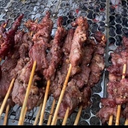 ก่อนกลับ ลูกชิ้นทอด ไส้ย่าง