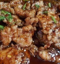 ข้าวราดกระเพราคลุกฝุ่น