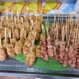 เจ๊ฝนกับข้าวถุงหมูปิ้ง