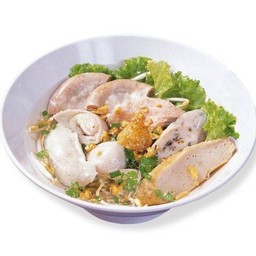 ก๋วยเตี๋ยวลูกชิ้นปลาทรงเครื่อง