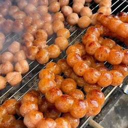 ไส้กรอกอีสานชุด XL ฟรี ผัก พริก และขิงดอง