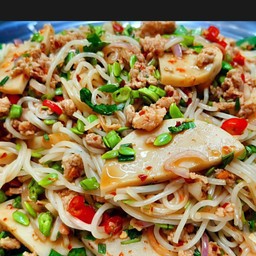 ยำขนมจีนหมูยอ