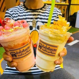 ร้านรถโรงเรียน ปังปิ้ง&นมสด สาขาหอนาฬิกานครพนม (ตรงข้าม ต.ม.) School bus shop